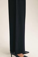 بنطلون واسع بخصر مطاطي