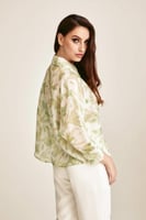 قميص مشجر بقصة واسعة