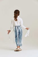 قميص بحواف شراشيب