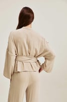 بلوزة بنمط لف برباط