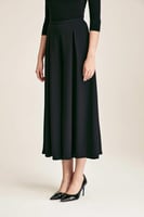 بنطلون ميدي بأرجل واسعة