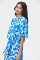 بلوزة مطبعة قصيرة