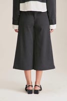 بنطلون ميدي مقلم