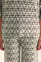 بلوزة محبوكة مزينة بنقوش