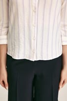 قميص بنقوش مقلمة