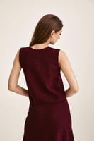 جاكيت لامع بلا أكمام