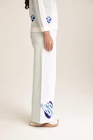 بنطلون مزين بنقوش