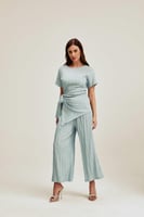 بنطلون بأرجل واسعة