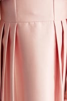 فستان باكمام قصيرة مزين بالخرز اللامع