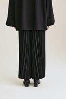 بنطلون بليسيه بقصة اسعة