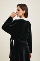 بلوزة مخمل بكشكش