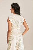 جاكيت مورد بلا أكمام