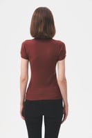 بلوزة بيسك بأكمام قصيرة