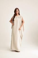 جلابية مزينة بتفاصيل براقة