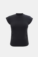 بلوزة محبوكة بتفاصيل مزمومة