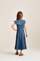 فستان بلا أكمام مع حزام