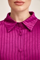 قميص سادة بقصة واسعة