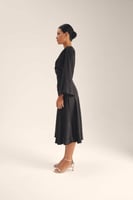 فستان مزين بعقدة بلمعة