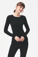 بلوزة بيسك بأكمام طويلة