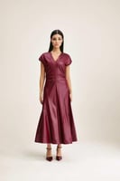 فستان بخصر ضيق مزموم