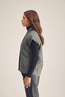 جاكيت مُبطن بأكمام قصيرة