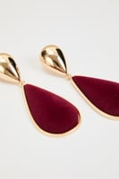 حلق متدلي بتفاصيل مخمل