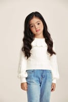 بلوزة محبوكة بياقة كشكش