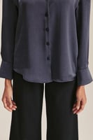 قميص سادة بقصة فاضفة