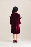 فستان مخمل مزين بفيونكات