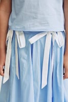 بلوزة بياقة كشكش