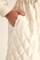 معطف مُبطن برباط قابل للشد