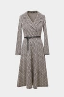 فستان بنقوش هندسية مع حزام