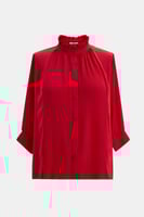 قميص بياقة كشكش وكسرات