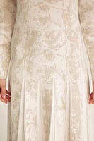 فستان محبوك مزين بنقوش