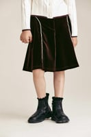 شورت مخمل مزين باللؤلؤ