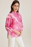 قميص مورد بقصة فضفاضة