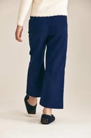 بنطلون بأرجل مستقيمة