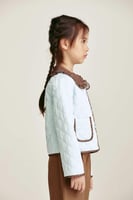 جاكيت مُبطن بياقة مكشكشة