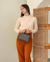 شنطة نسائية إمزوري جلد بلون رمادي