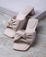 حذاء نسائي زايروس بتصميم عملي بلون بيج