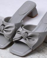 حذاء نسائي زايروس بتصميم عملي بلون رمادي