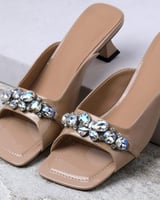 حذاء نسائي زايروس بكعب باللون البيج