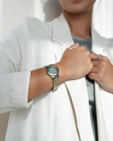 ‎ ساعة نسائية من فنشي بلون ذهبي وفضي