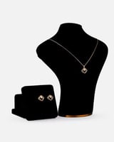 ‎ طقم نسائي بتصميم جذاب بلون ذهبي