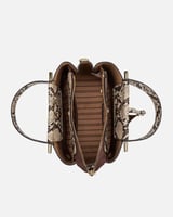 ‎ شنطة نسائية باللون البني