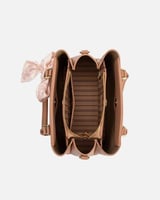 شنطة نسائية الفي اند كو باللون الوردي