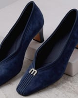 حذاء نسائي زايروس بتصميم أنيق بلون أزرق