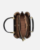 ‎ شنطة نسائية باللون الأسود