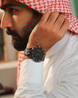 ‎ ساعة رجالية من فنشي بلون رمادي