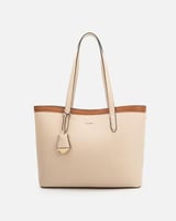 شنطة نسائية الفي اند كو باللون الأبيض